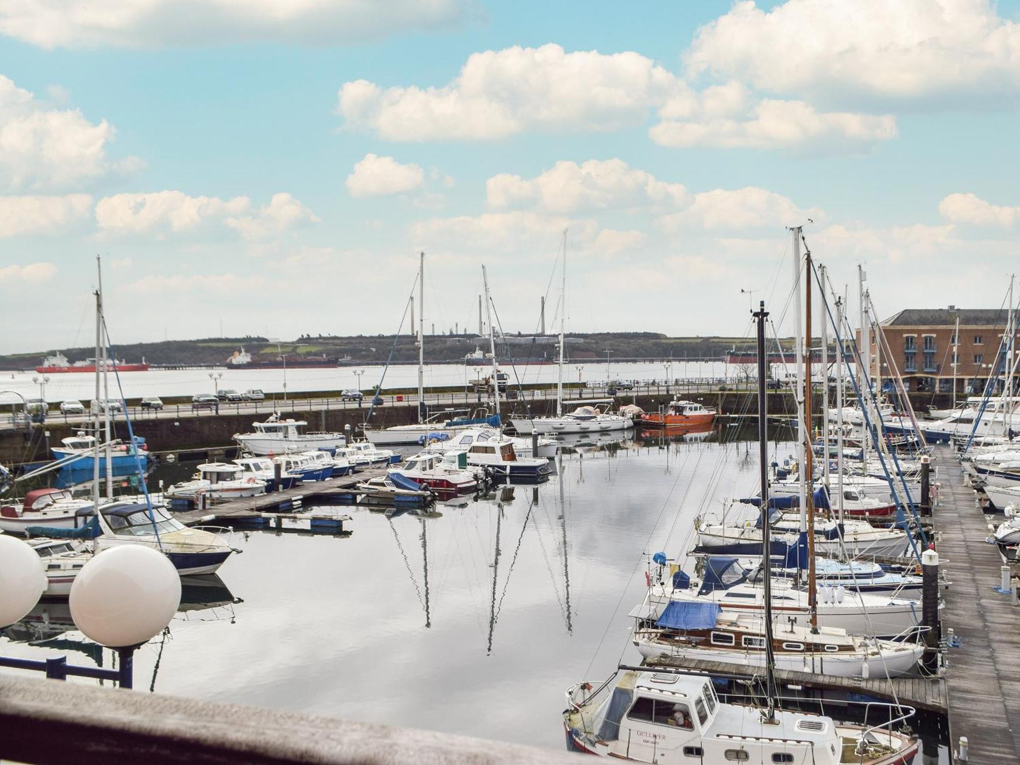 Sovereign House Milford Haven Bagian luar foto